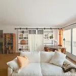 Spacious Two-Bedroom Apartment In The 13Th With Balcony