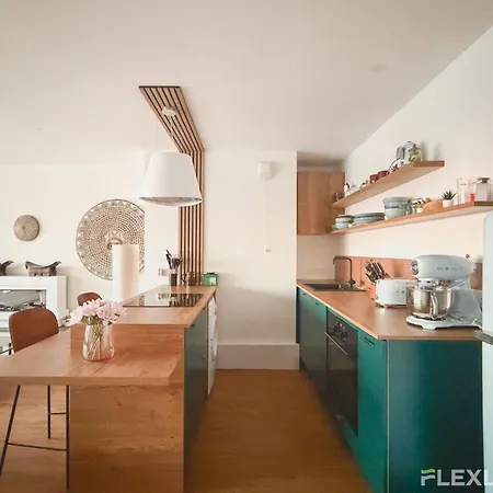 Apartment Spacious Two-bedroom In The 13th With Balcony