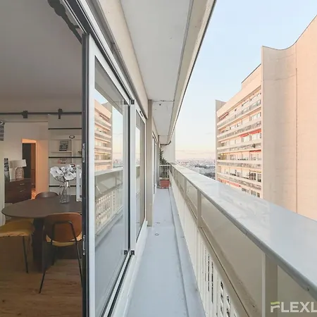 Apartment Spacious Two-bedroom In The 13th With Balcony