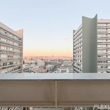 Spacious Two-bedroom In The 13th With Balcony Apartment *