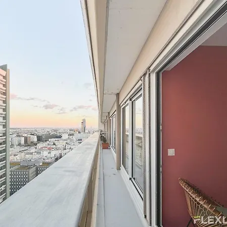 Spacious Two-bedroom In The 13th With Balcony Apartment