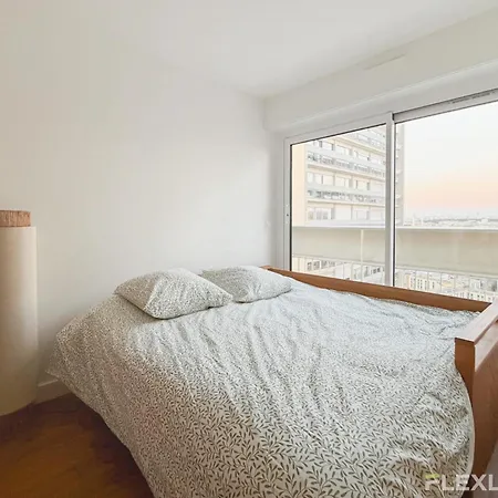 Spacious Two-bedroom In The 13th With Balcony *