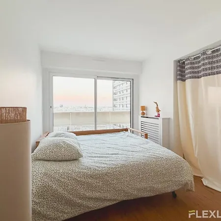 Spacious Two-bedroom In The 13th With Balcony Apartment *