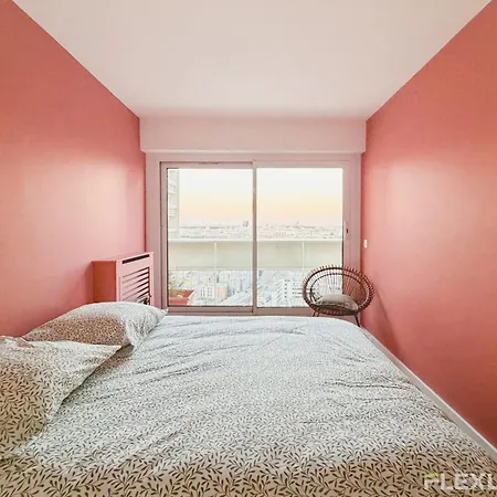 Spacious Two-bedroom In The 13th With Balcony Apartment