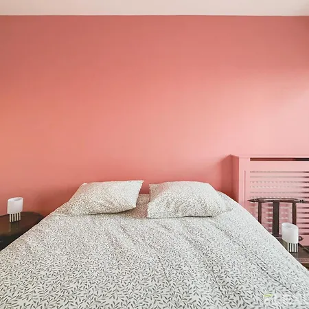 Spacious Two-bedroom In The 13th With Balcony Apartment *