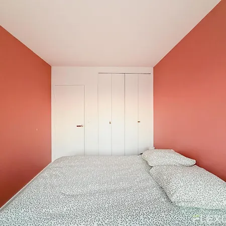 Spacious Two-bedroom In The 13th With Balcony Apartment *