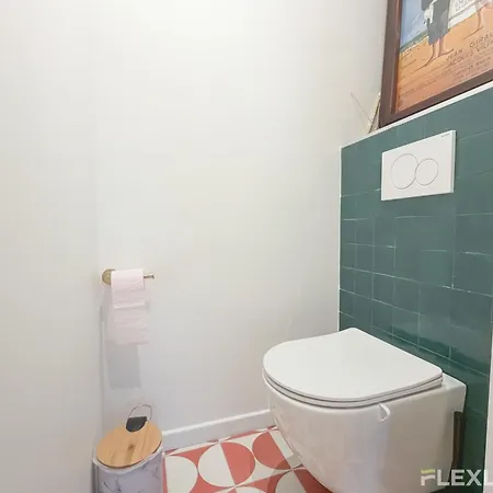 Apartment Spacious Two-bedroom In The 13th With Balcony *